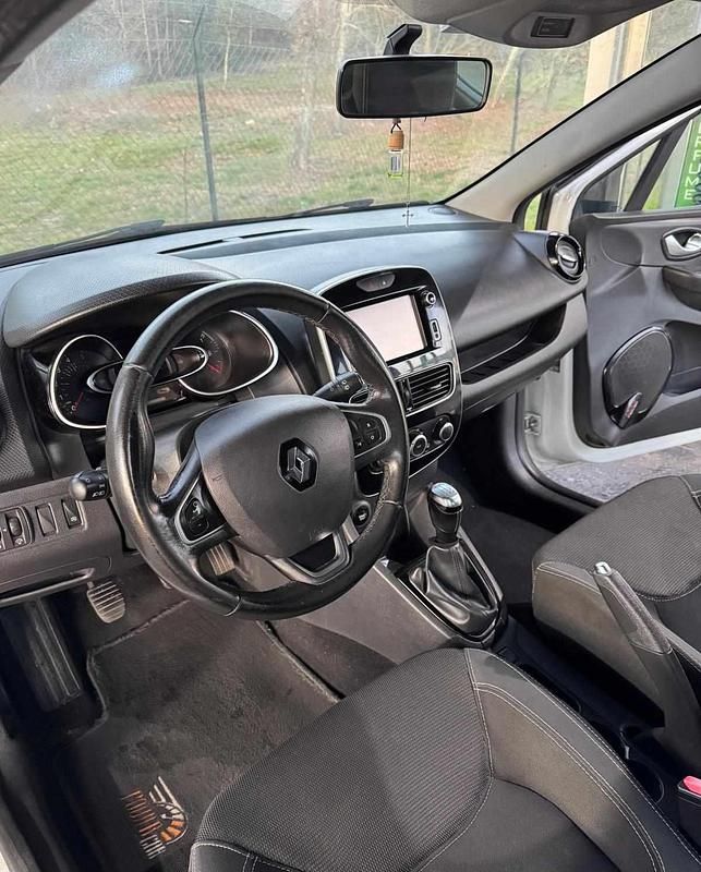 Usado Renault Clio IV 75 HP (55 kW) 2016 Branco Citadino