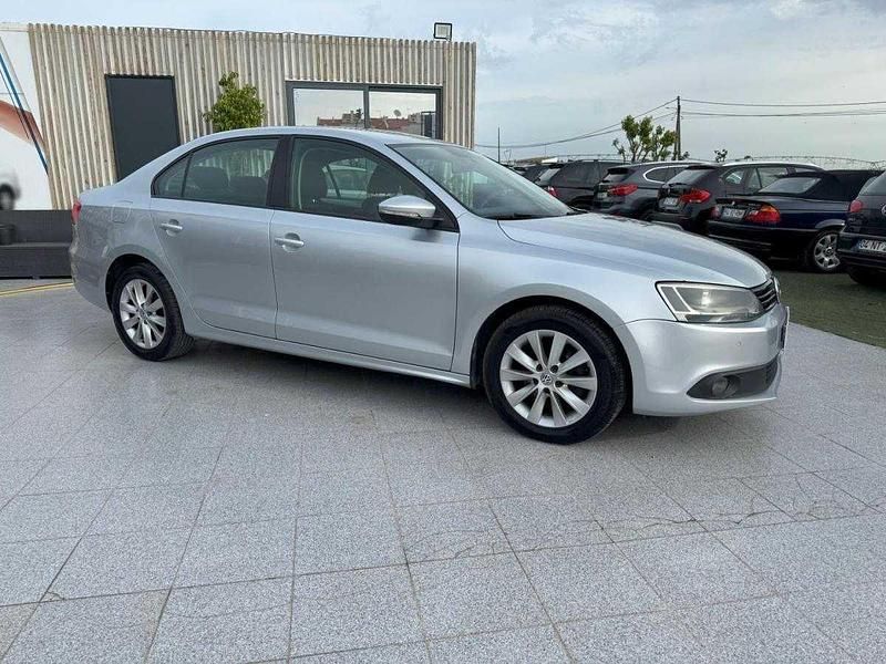 Cinza Usado 2014 VW Jetta Sedan | € 9.500 (Preço justo) - Imagem 1/4