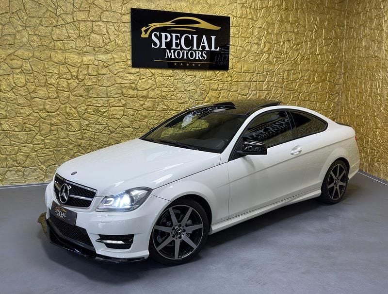 Branco Usado 2011 Mercedes C220 Coupé | € 19.750 - Imagem 1/4