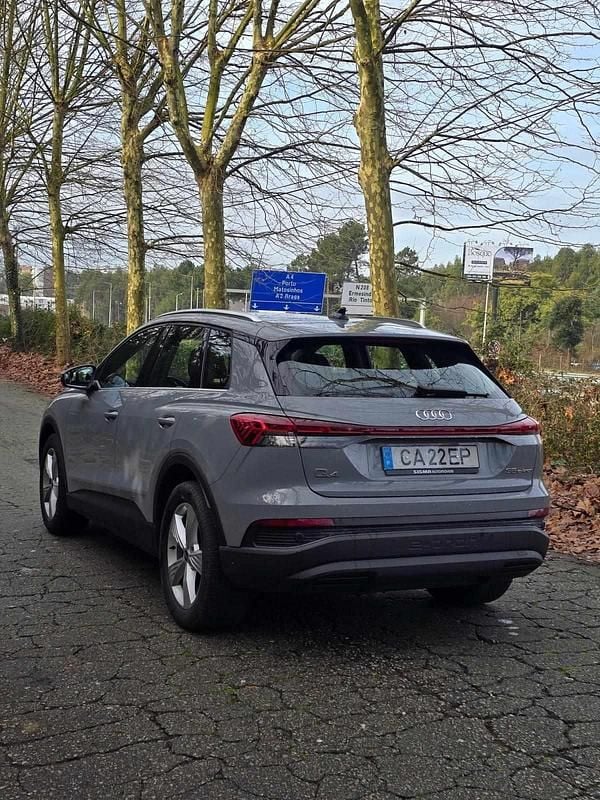 Usado Audi Q4 e-tron 125 kW (170 HP) 2022 Cinza SUV
