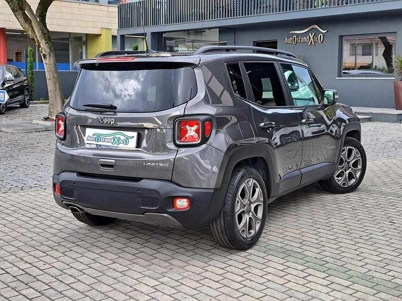 Usado Jeep Renegade Limited 120 HP (88 kW) 2018 Cinza antracite SUV