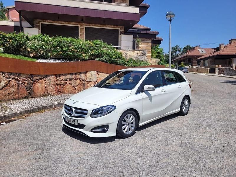 Usado 2018 Mercedes B180 Style Monovolume | € 18.400 (Bom preço) - Imagem 1/4