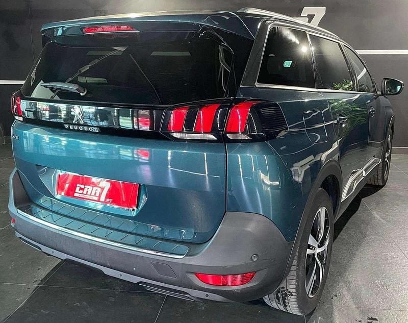 Usado Peugeot 5008 Allure 130 HP (95 kW) 2018 Verde escuro Monovolume