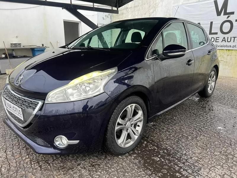 Azul escuro Usado 2016 Peugeot 208 Allure Citadino | € 7.500 (Preço justo) - Imagem 1/4