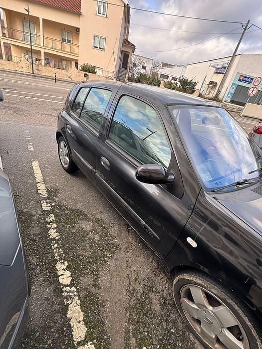 Usado Renault Clio II 65 HP (47 kW) 2003 Sedan