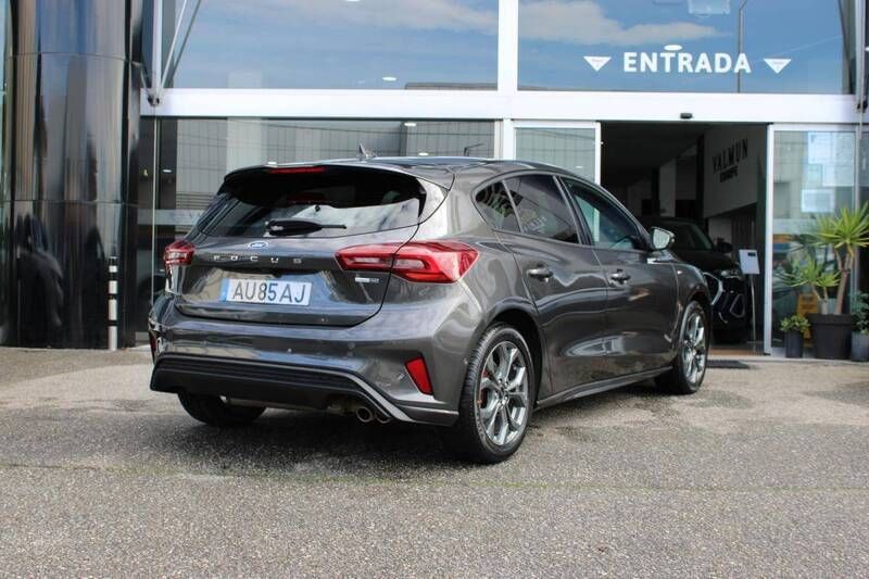 Usado Ford Focus ST-Line 125 HP (91 kW) 2022 Cinzento Citadino