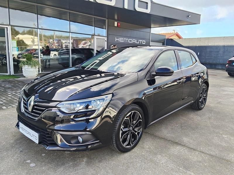 Usado Renault Mégane IV Intens 110 HP (80 kW) 2017 Preto