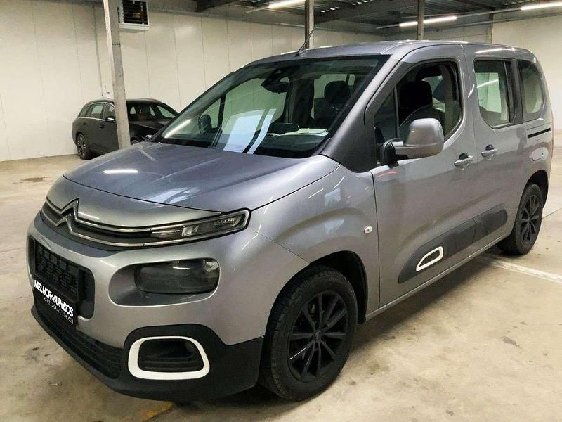 Cinza Usado 2020 Citroën Berlingo Live Monovolume | € 17.900 - Imagem 1/4