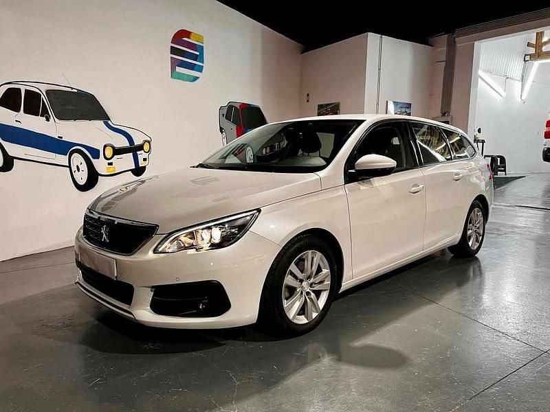 Branco Usado 2017 Peugeot 308 Carrinha | € 10.490 (Bom preço) - Imagem 1/4