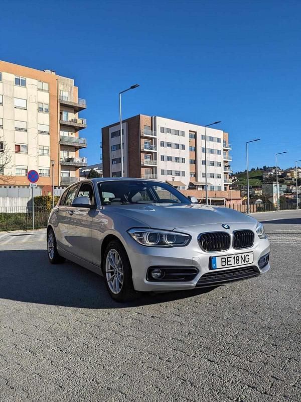 Cinzento Usado 2018 BMW 116 Sport Line Citadino | € 12.999 (Super Preço) - Imagem 1/4