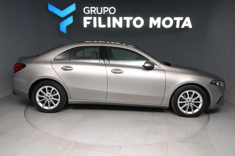 Cinza Usado 2020 Mercedes A200 Progressive | € 24.990 (Preço justo) - Imagem 1/4