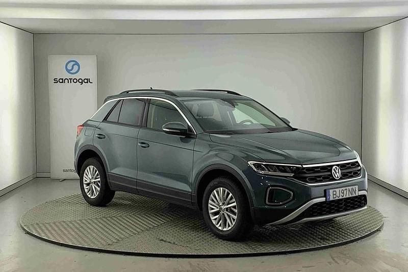 Usado VW T-Roc Life 116 HP (85 kW) 2024 Azul SUV