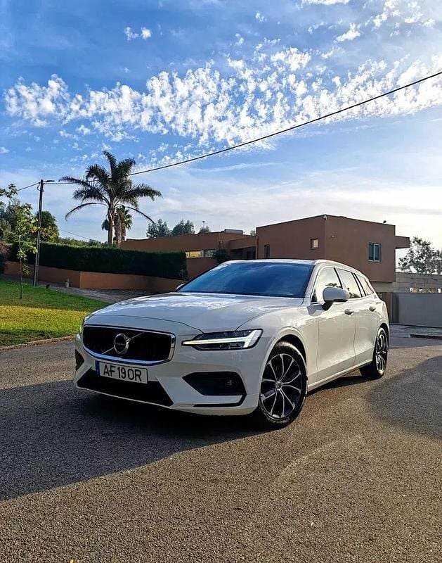 Branco Usado 2021 Volvo V60 Momentum Carrinha | € 24.750 (Bom preço) - Imagem 1/4