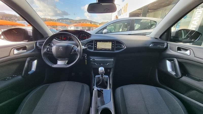 Usado Peugeot 308 SW 102 HP (75 kW) 2018 Cinzento Carrinha