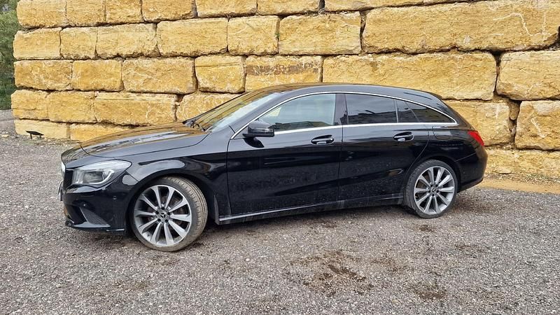 Usado Mercedes CLA200 Shooting Brake 136 HP (100 kW) 2016 Preto Carrinha