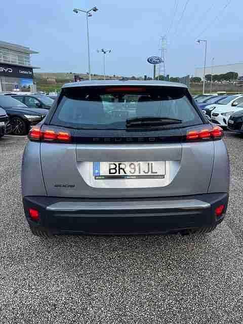 Usado Peugeot 2008 Style 102 HP (75 kW) 2025 Cinzento SUV