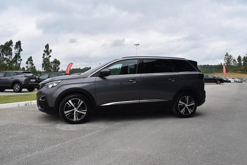 Usado Peugeot 5008 130 HP (95 kW) 2020 Cinzento Monovolume