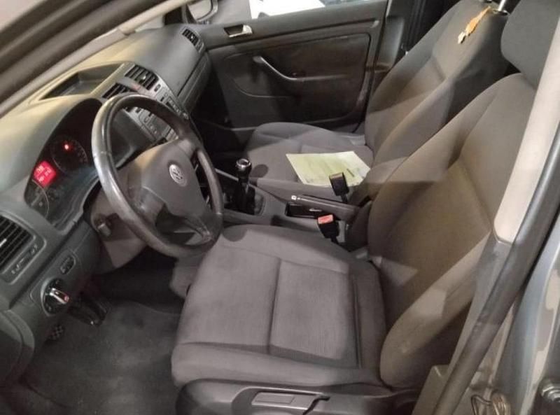 Usado VW Golf IV 90 HP (66 kW) 2004 Cinzento