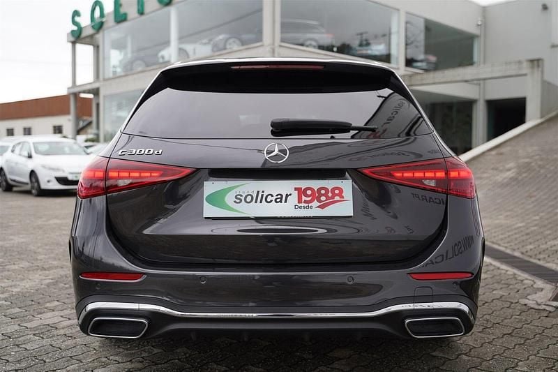Usado Mercedes C300 AMG line 265 HP (194 kW) 2022 Cinza antracite Carrinha