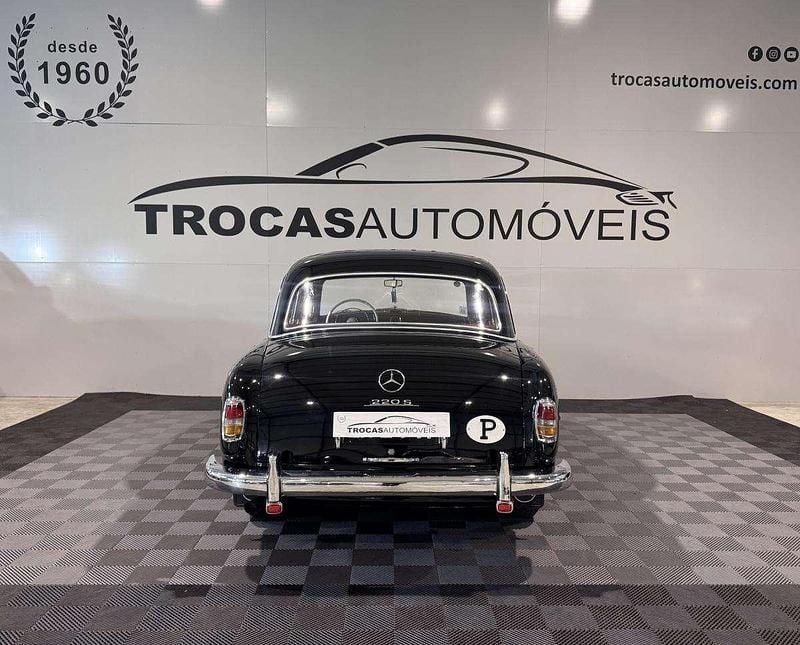Usado Mercedes 220 100 HP (73 kW) 1956 Preto
