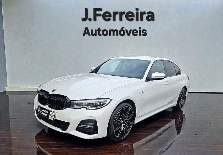 Branco Usado 2020 BMW 330 M Sport Sedan | € 32.890 - Imagem 1/4