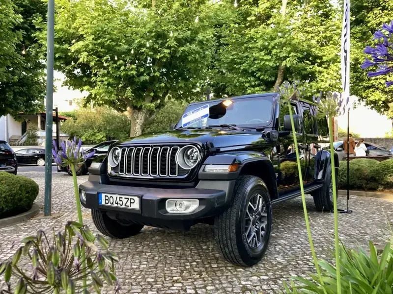 Preto Usado 2025 Jeep Wrangler Sahara SUV | € 79.900 (Preço justo) - Imagem 1/4