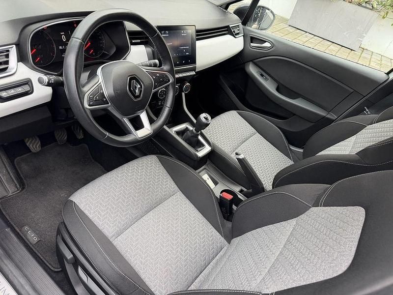 Usado 2021 Renault Clio V LIMITED Sedan | € 16.550 (Preço justo) - Imagem 1/4