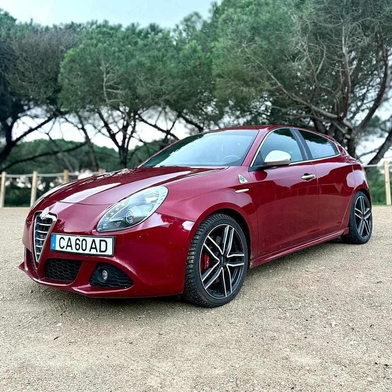 Usado Alfa Romeo Giulietta 235 HP (172 kW) 2012 Vermelho Citadino