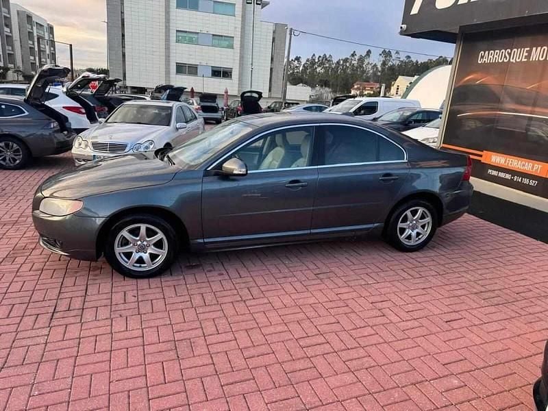 Usado Volvo S80 136 HP (100 kW) 2009 Cinzento Sedan