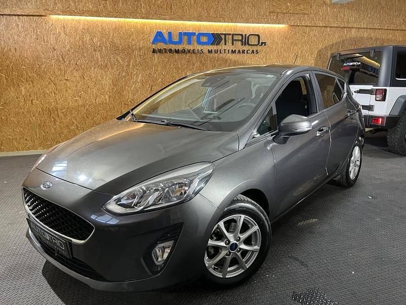 Cinzento Usado 2018 Ford Fiesta | € 10.900 (Preço justo) - Imagem 1/4