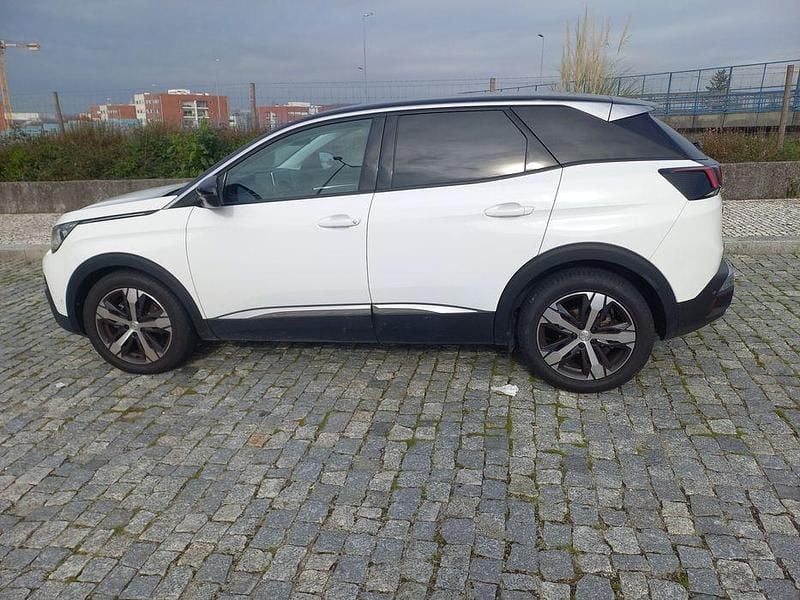 Usado Peugeot 3008 Allure 120 HP (88 kW) 2018 Sedan
