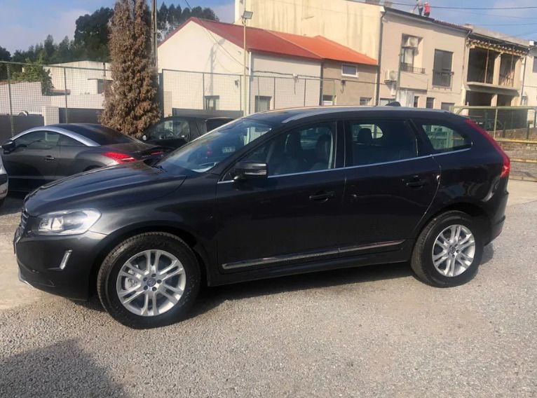 Cinzento Usado 2015 Volvo XC60 Summum SUV | € 18.999 (Preço justo) - Imagem 1/4