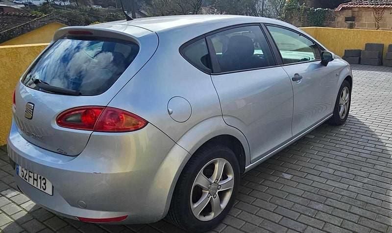 Cinzento Usado 2008 Seat Leon Citadino | € 6.600 (Bom preço) - Imagem 1/4