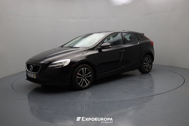 Preto Usado 2018 Volvo V40 Momentum Carrinha | € 18.990 (Preço justo) - Imagem 1/4