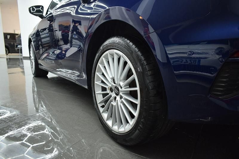 Usado Audi A3 Advanced 110 HP (80 kW) 2023 Azul Sedan