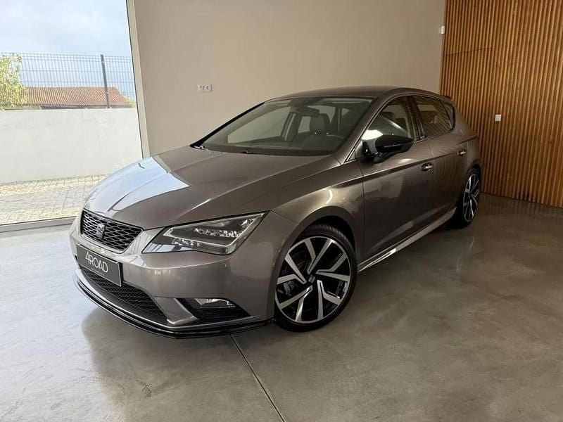 Cinzento Usado 2015 Seat Leon I-Tech Citadino | € 14.000 (Preço elevado) - Imagem 1/4