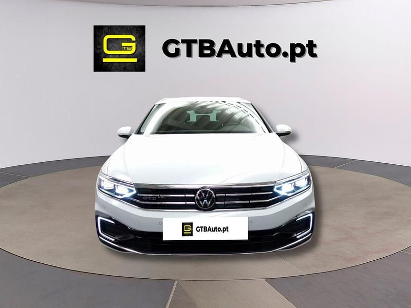 Branco Usado 2024 VW Passat GTE Carrinha | € 37.999 - Imagem 1/4