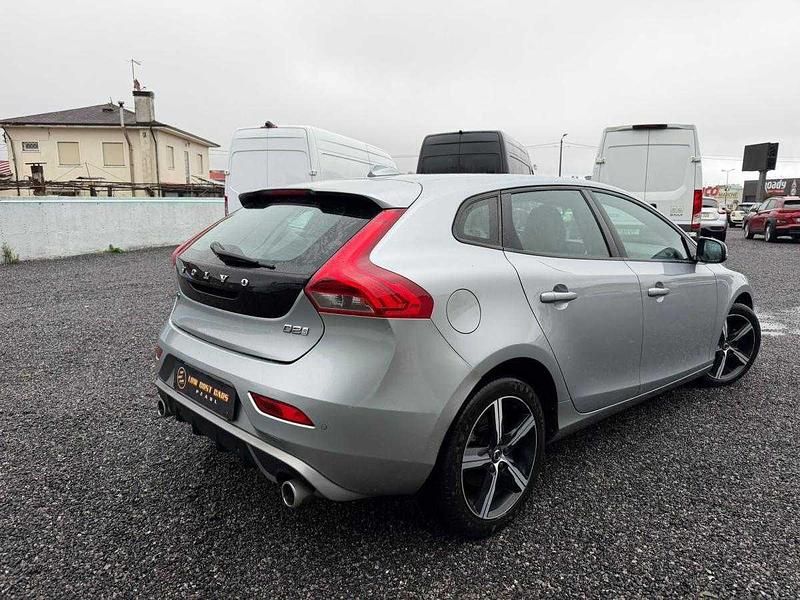 Usado Volvo V40 R-Design 120 HP (88 kW) 2017 Cinza