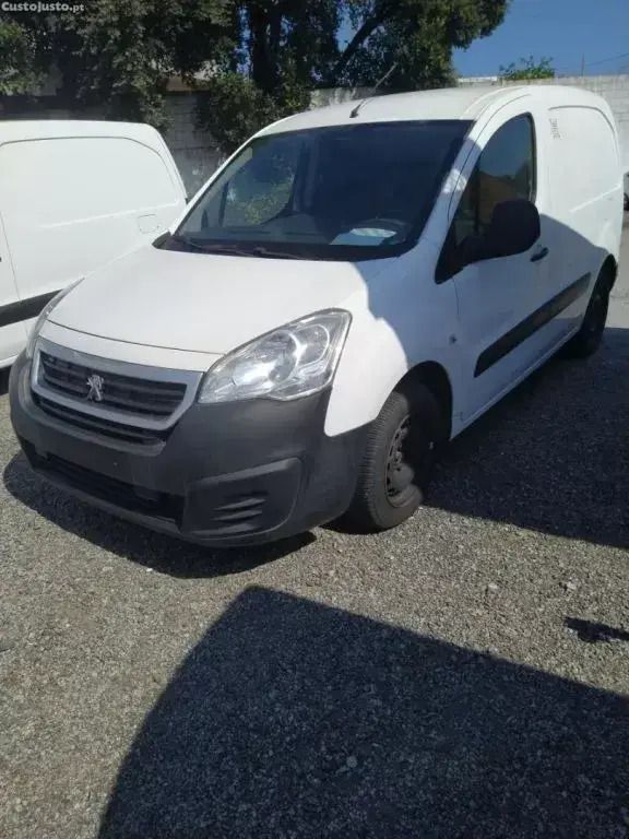 Branco Usado 2015 Citroën Berlingo Monovolume | € 9.900 (Preço justo) - Imagem 1/4