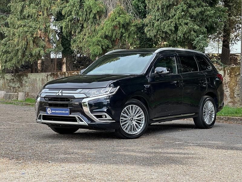 Preto Usado 2018 Mitsubishi Outlander Intense SUV | € 22.990 (Preço elevado) - Imagem 1/4