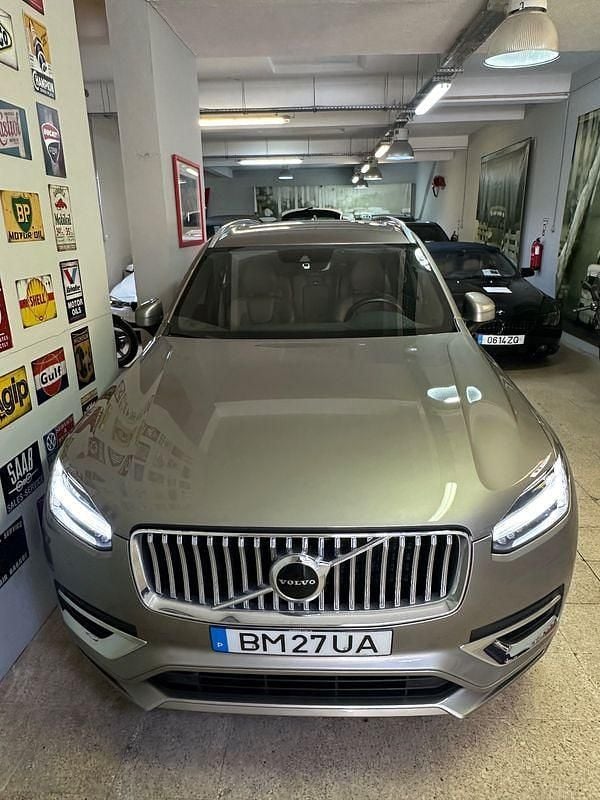 Cinza Usado 2021 Volvo XC90 Momentum SUV | € 49.900 - Imagem 1/4