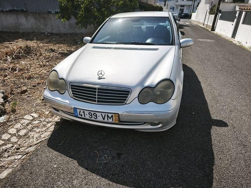 Usado 2003 Mercedes C220 Avantgarde Sedan | € 4.500 (Bom preço) - Imagem 1/4