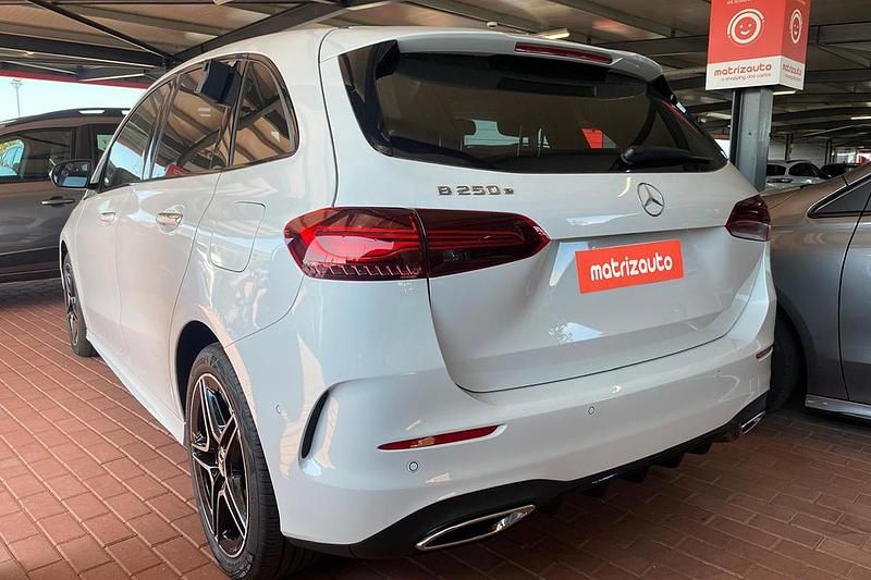 Usado Mercedes B250e 218 HP (160 kW) 2024 Monovolume