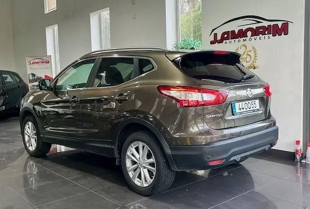 Usado Nissan Qashqai Premium Edition 109 HP (80 kW) 2014 Castanho SUV