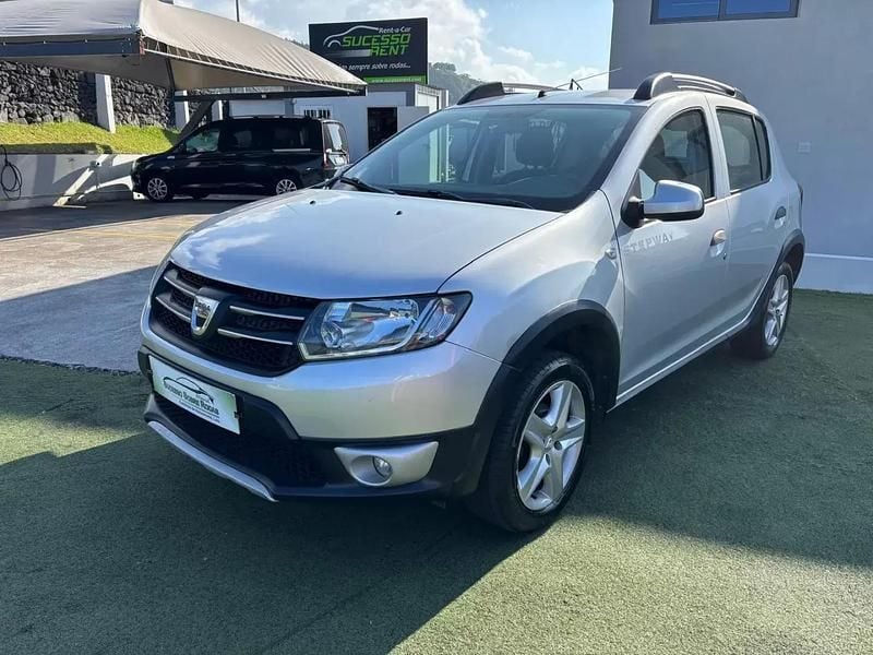 Cinza Usado 2016 Dacia Sandero Stepway Citadino | € 14.990 - Imagem 1/4