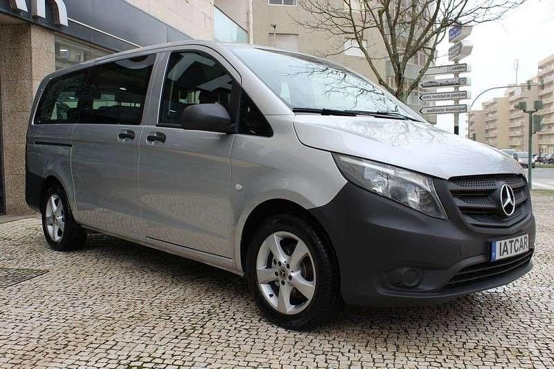 Usado Mercedes Vito 163 HP (119 kW) 2018 Cinza Van