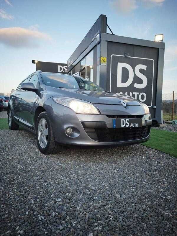 Cinzento Usado 2010 Renault Mégane III | € 9.950 (Caro) - Imagem 1/4