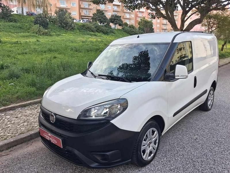 Usado Fiat Doblò 105 HP (77 kW) 2022 Branco Monovolume