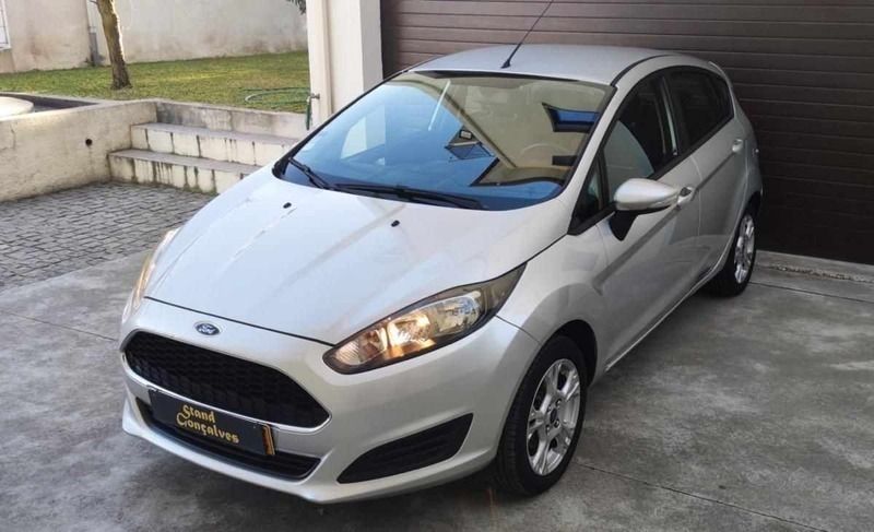 Prata Usado 2017 Ford Fiesta Trend Citadino | € 10.500 (Preço justo) - Imagem 1/4