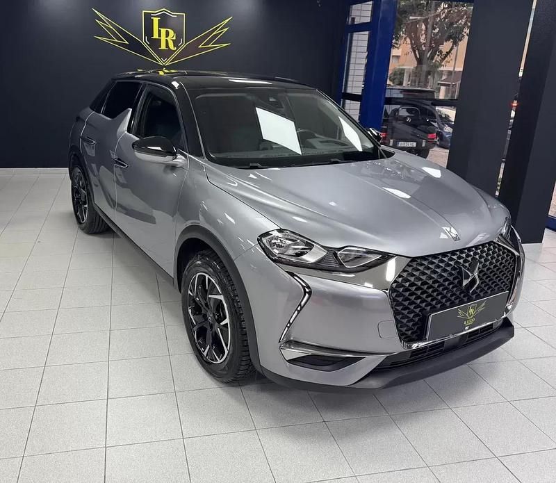 Cinzento Usado 2022 DS Automobiles DS3 Crossback Grand Chic SUV | € 21.500 (Preço justo) - Imagem 1/4